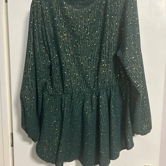 BloomChic Emerald Green Lace-Up Star Print Peplum Tunic - Picture 3 of 4